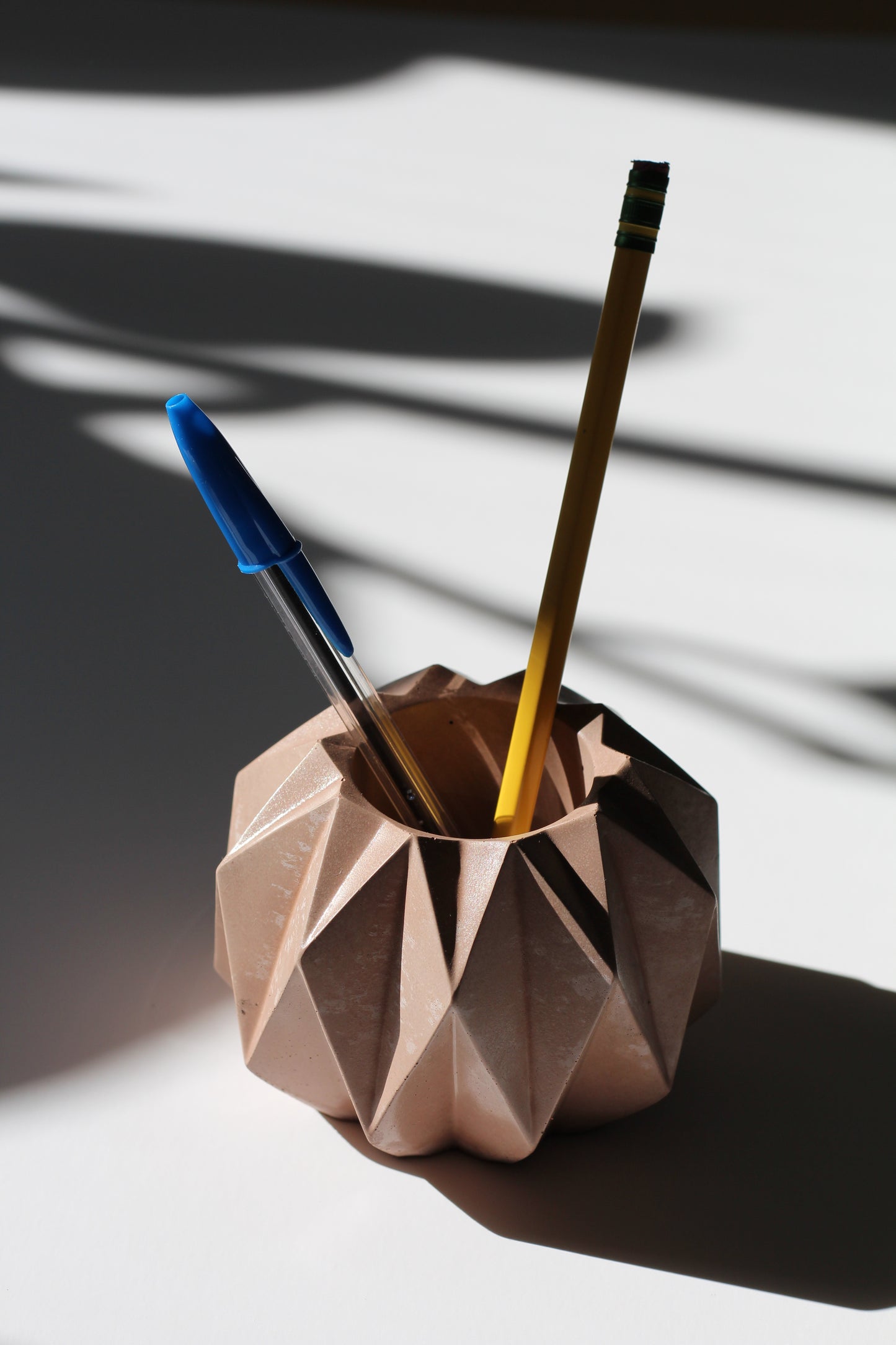 Concrete Minimalist Holder