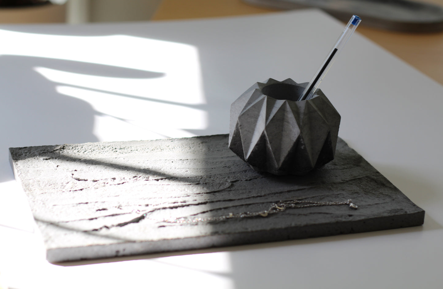 Concrete Minimalist Holder