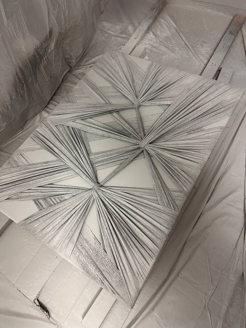 Structured Lines With Knots in Gray