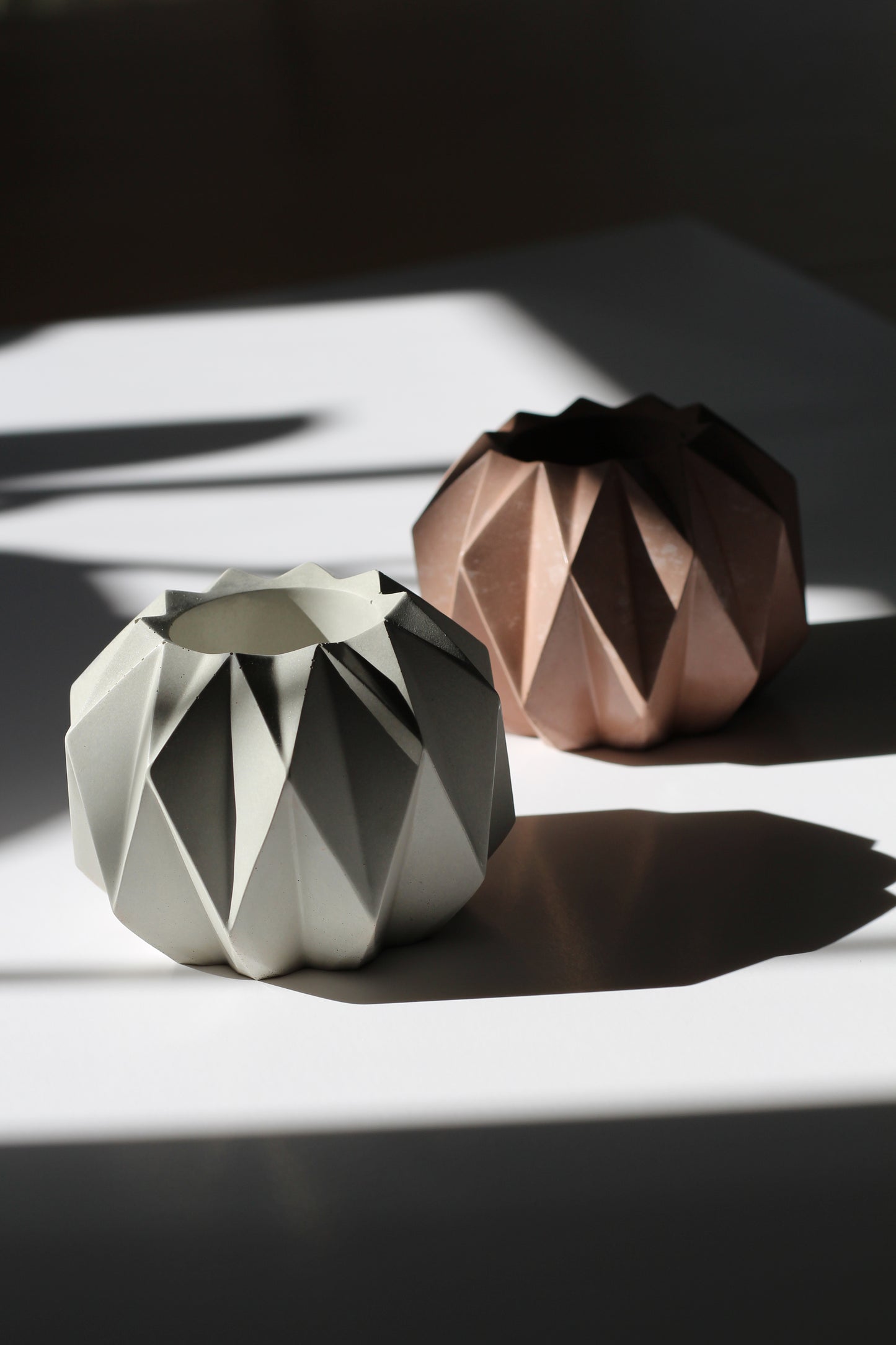 Minimalist concrete holder for jewelry, candles, or office supplies – modern handmade storage solution