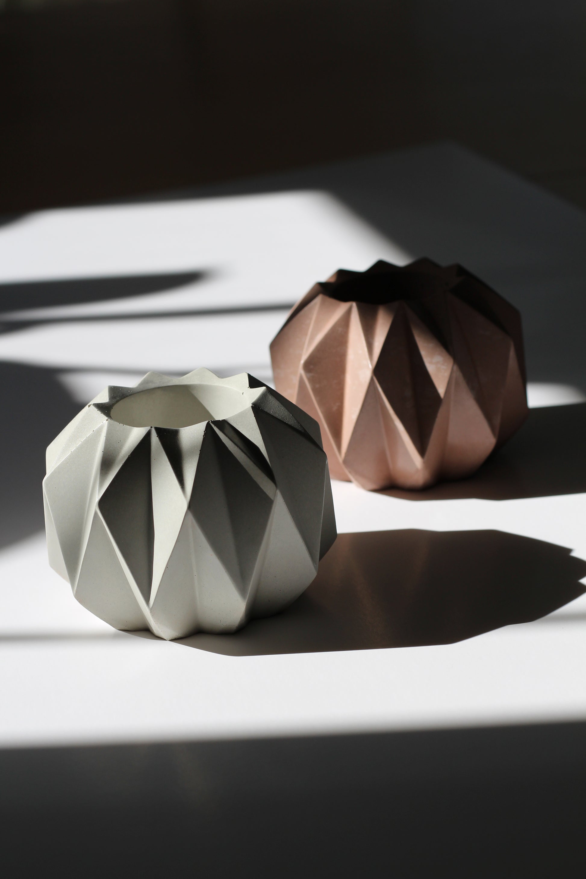 Minimalist concrete holder for jewelry, candles, or office supplies – modern handmade storage solution