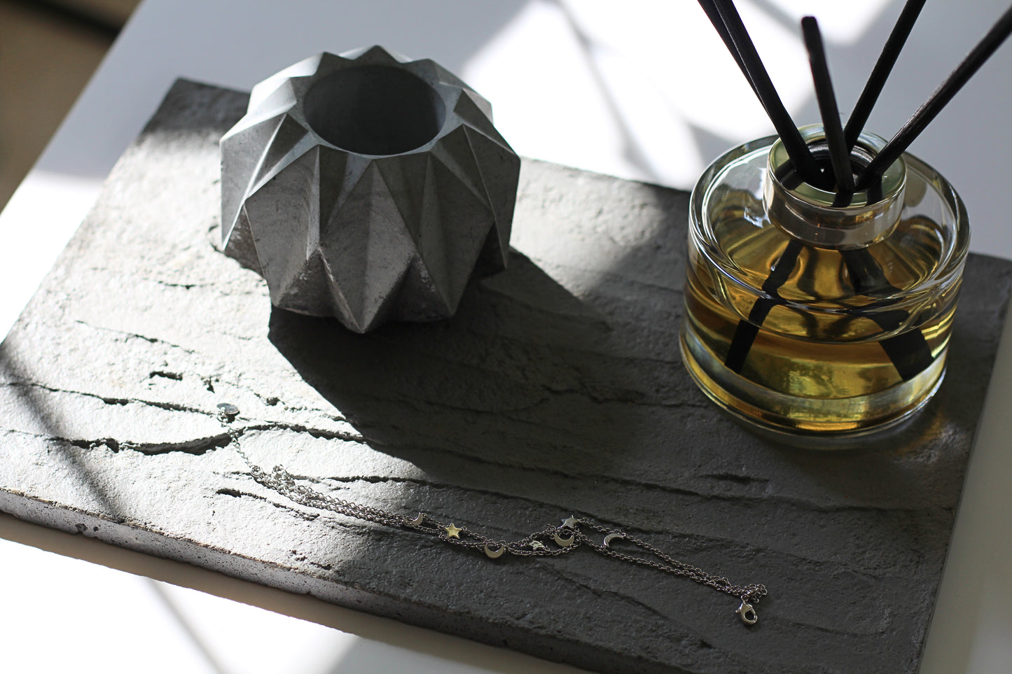 Concrete Minimalist Holder