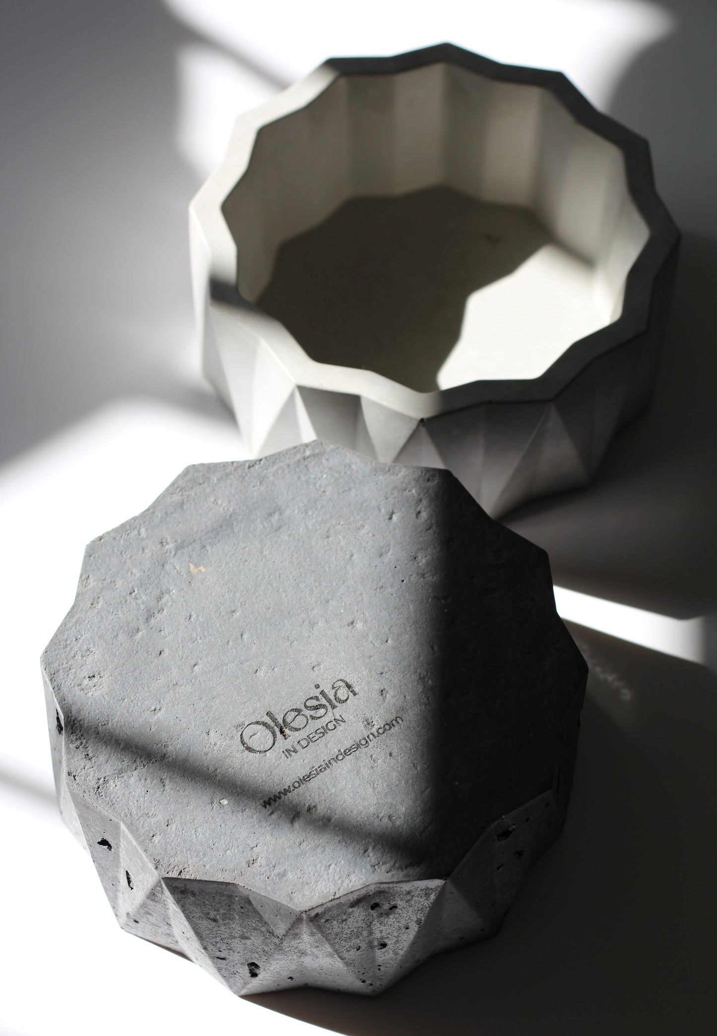 Concrete Round Prism Pot for Plants