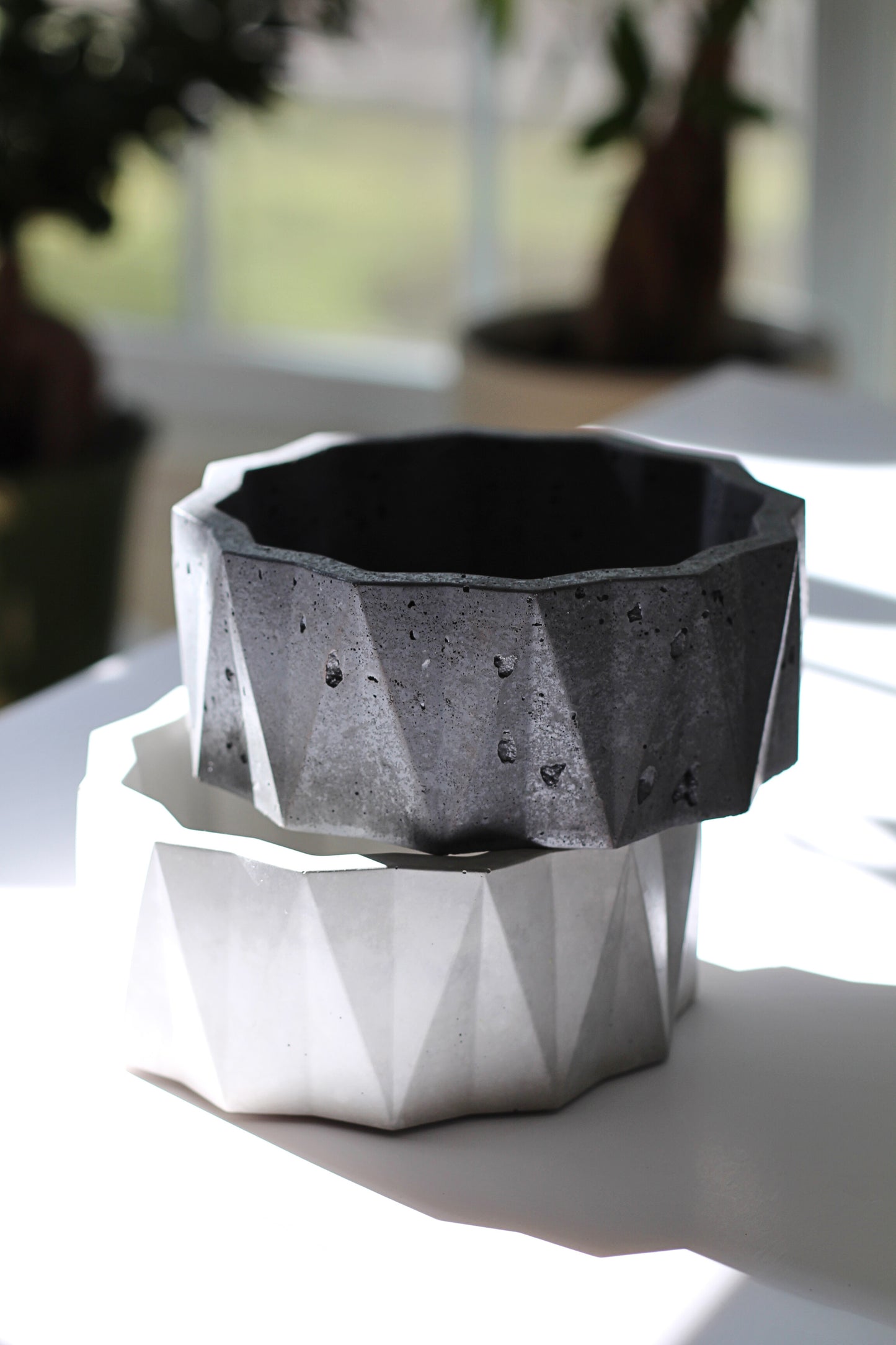 Minimalist round concrete storage bowl for jewelry, keys, and small accessories — modern handmade organizer for home or office decor