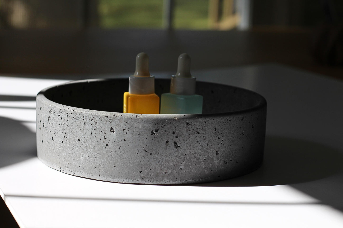 Round Concrete Jewelry Tray: Modern Desk Organizer