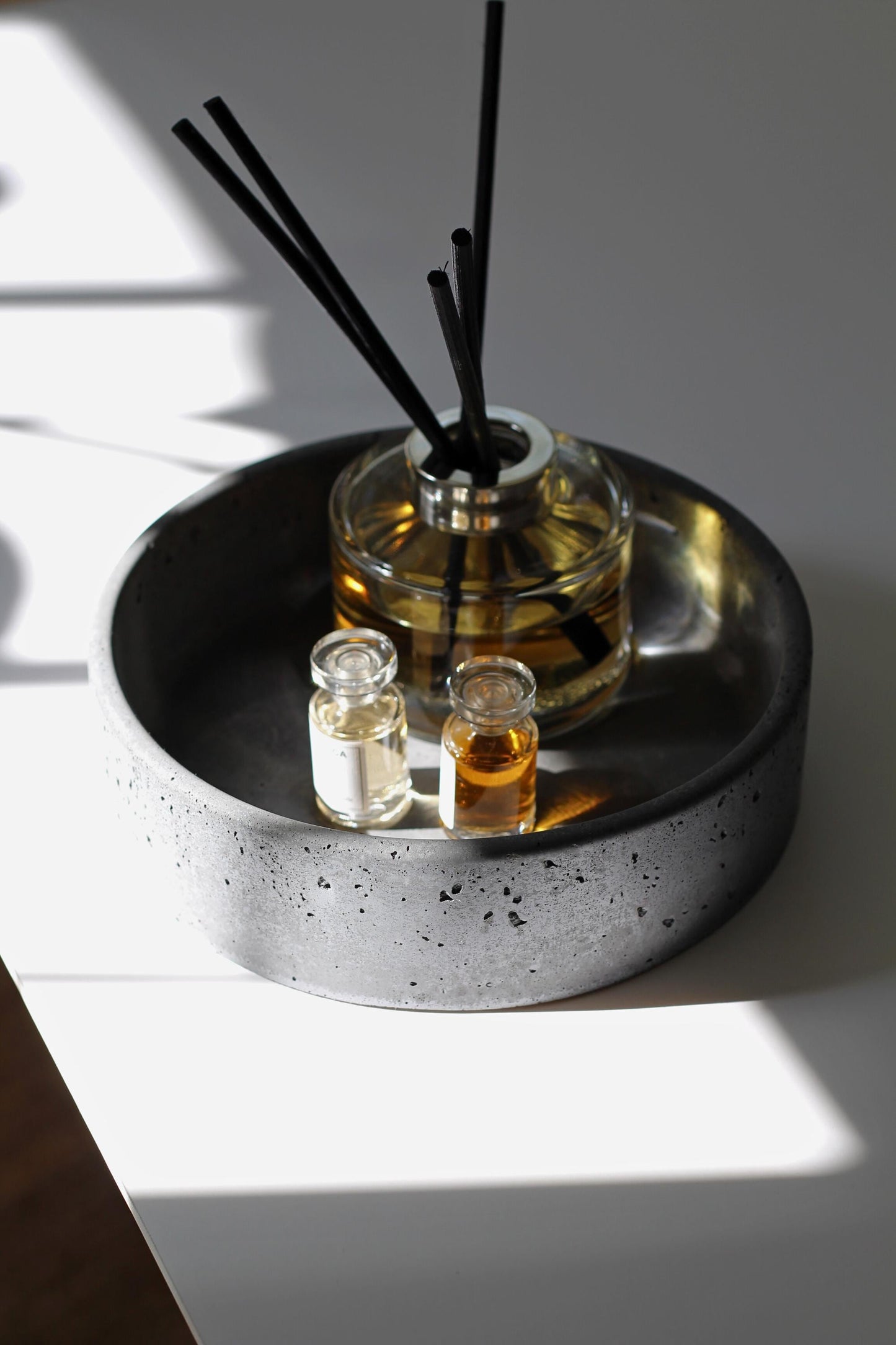 Round Concrete Jewelry Tray: Modern Desk Organizer