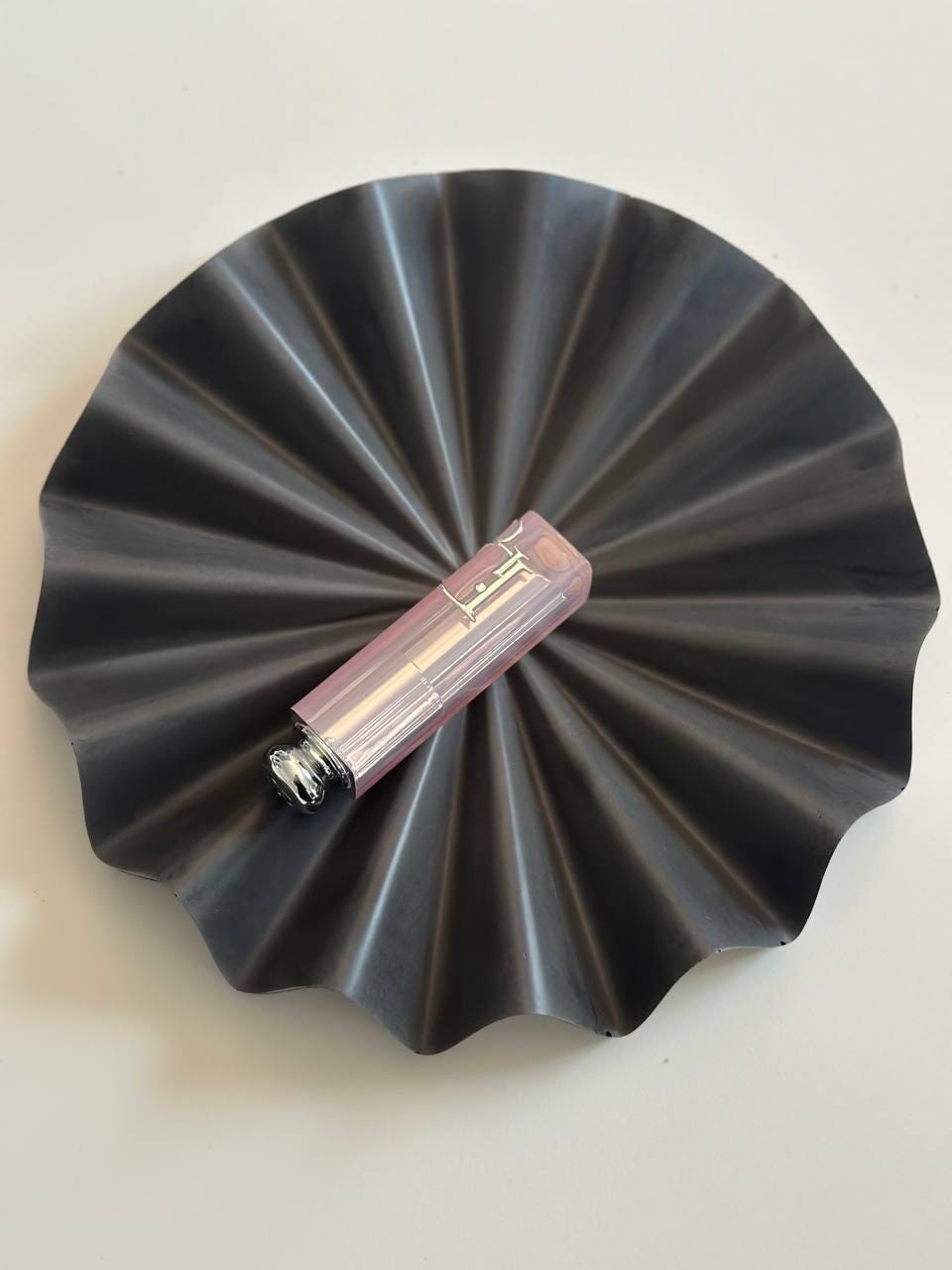 Handmade Dark Gray Concrete Tray: Wavy Edge Jewelry & Vanity Organizer
