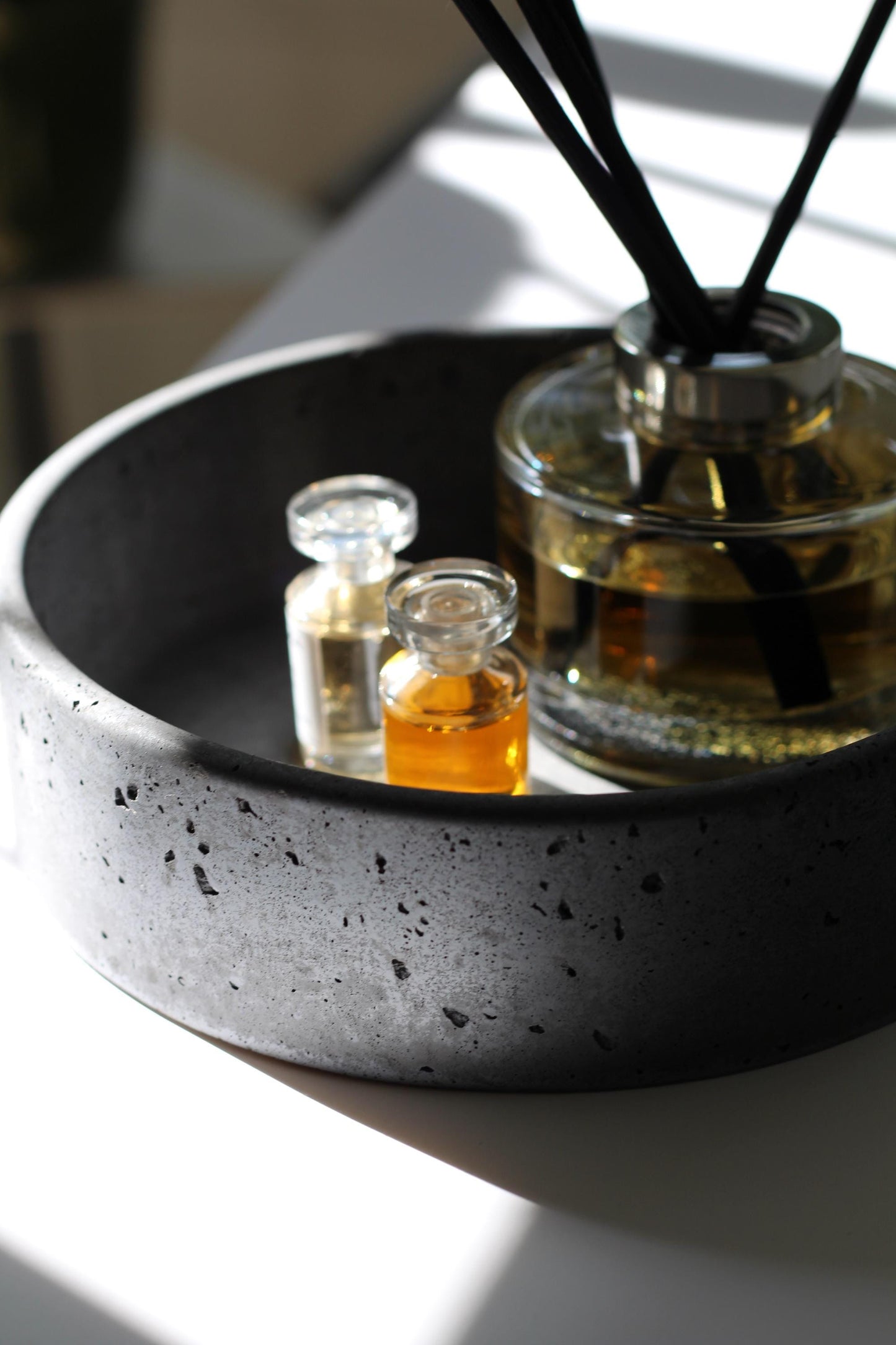 Round Concrete Jewelry Tray: Modern Desk Organizer